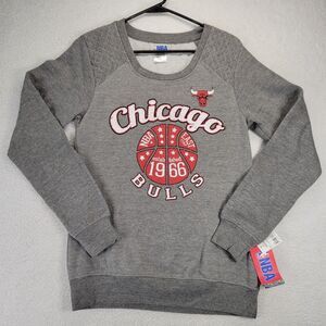 Chicago Bulls Sweater Womens Medium Crew Neck Vintage NBA East Conf 1966